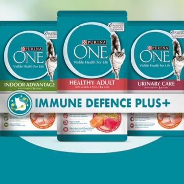 Purina One - Immune defence products on a blue background 